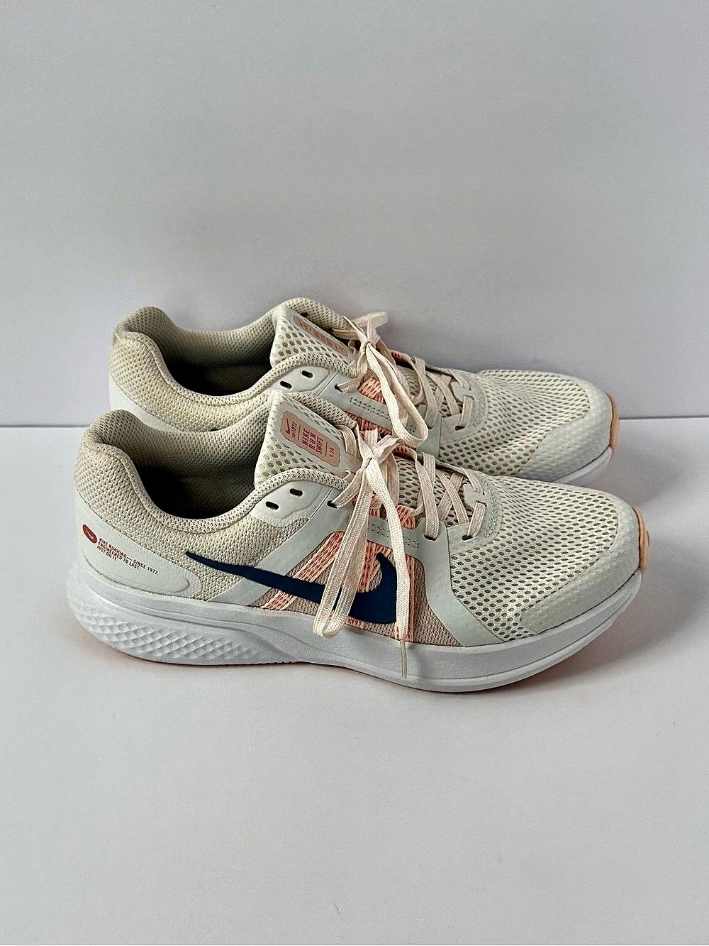 Nike Run Swift 2 Women’s Running Shoes Summit White Pink Blue Size 9 Like New